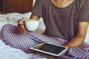 Leia mais sobre o artigo Básico-Chique: Qual pijama no home office ideal para trabalhar?