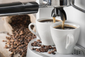 Neste artigo, vamos mostrar por que sua empresa precisa de uma máquina de café e como ela pode ajudar a melhorar a produtividade dos funcionários.