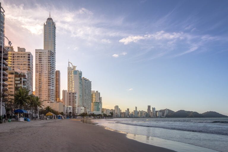 Leia mais sobre o artigo Lugares para Morar em Balneário Camboriú: Locais e Hospedagem