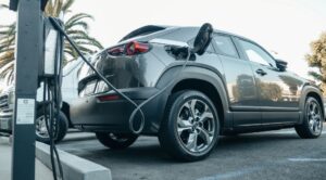 Leia mais sobre o artigo Carros elétricos: futuro sustentável da mobilidade